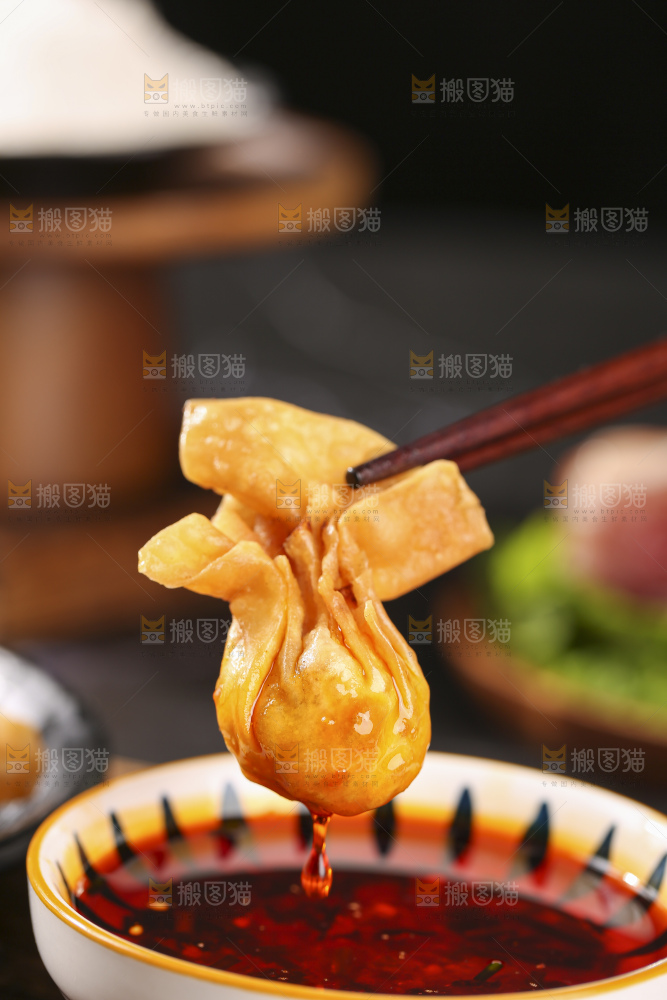 深底上的小金鱼馄饨