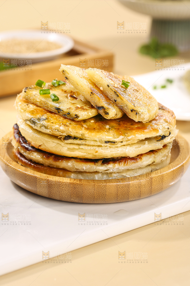 浅底上的梅干菜饼
