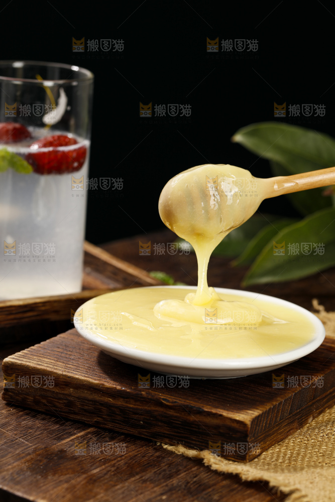 深底上的蜂王浆