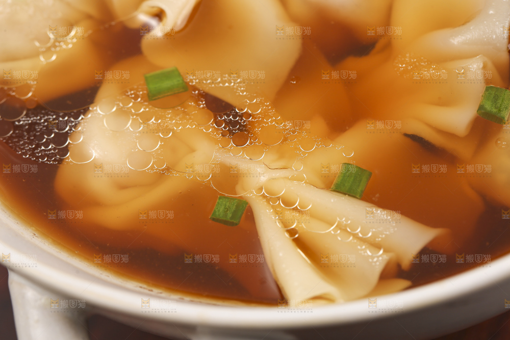深底上的小金鱼馄饨