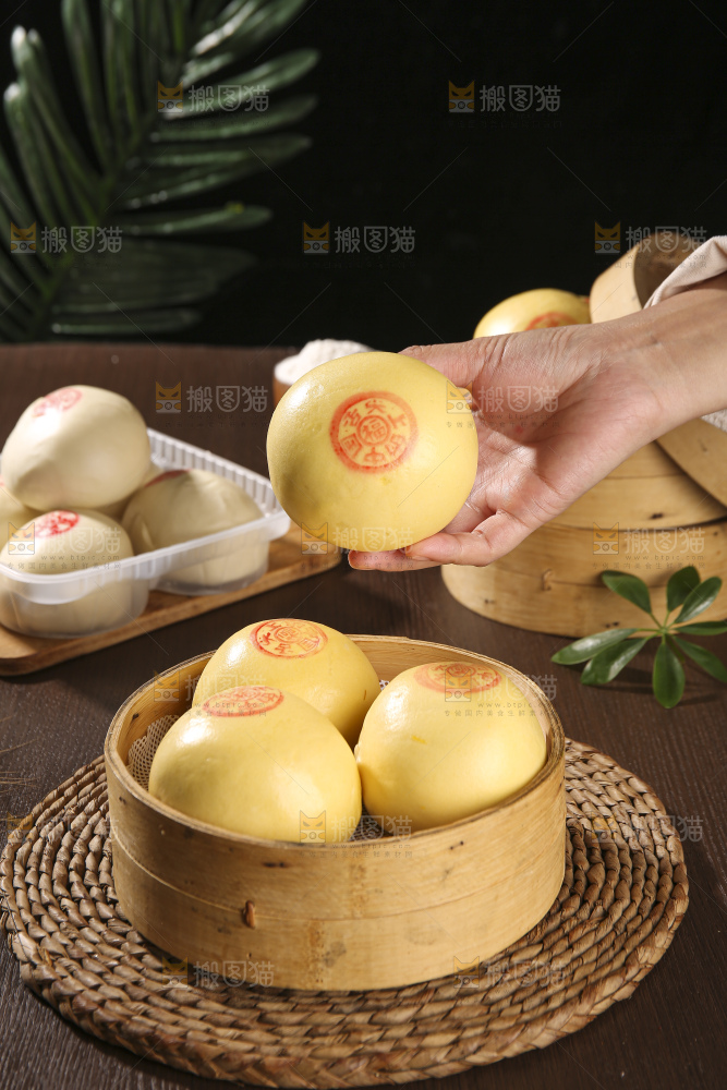 深底上的玉米馒头