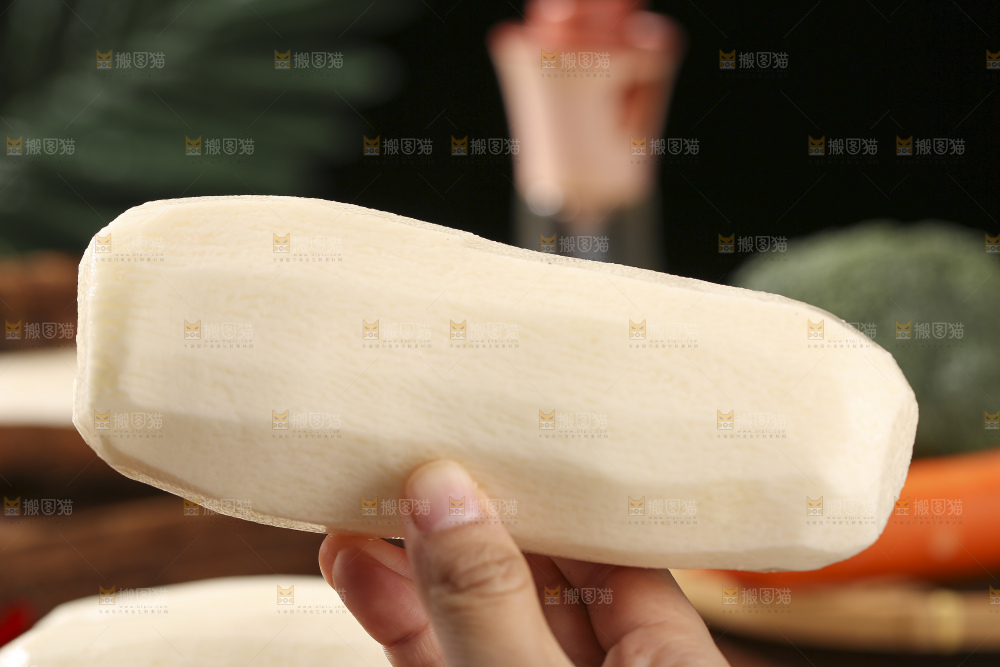深底上放着灵芝山药