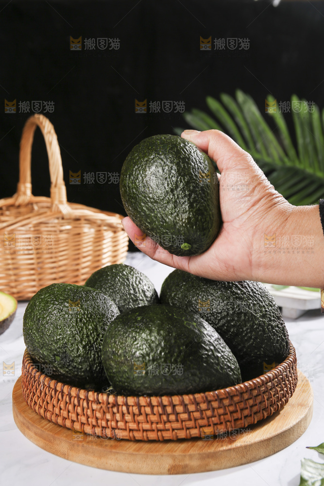 浅底上的巨无霸牛油果