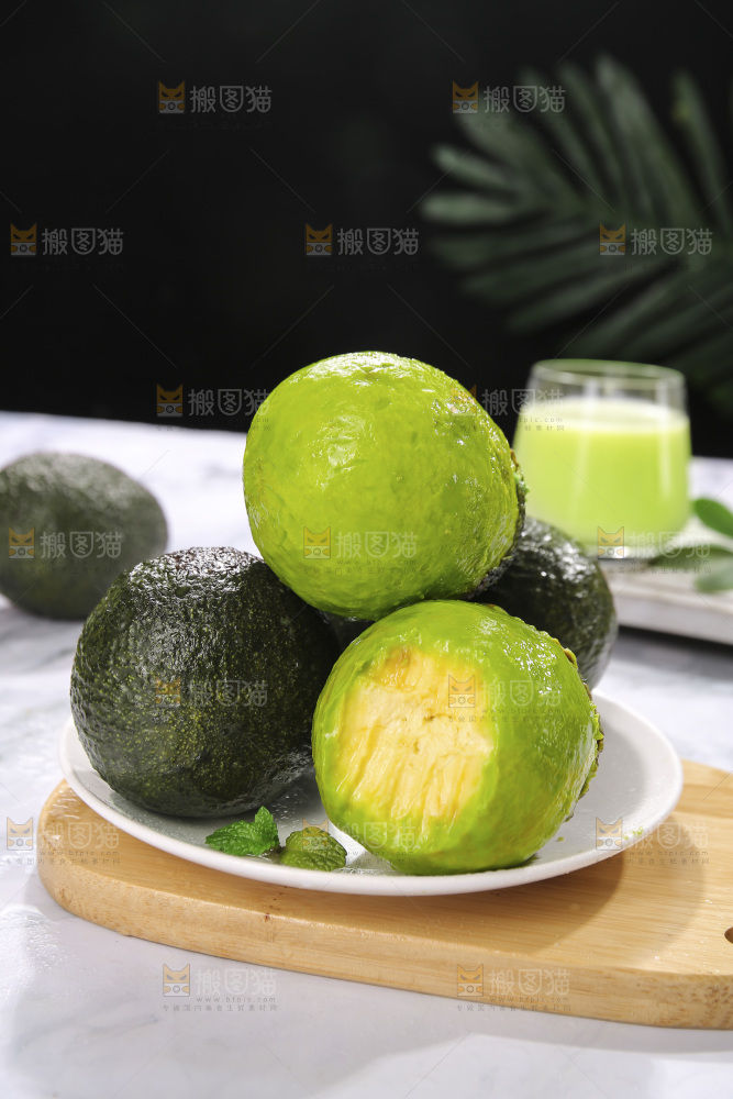 浅底上的巨无霸牛油果