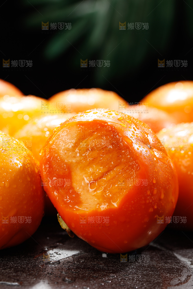 深底上的巧克力脆柿