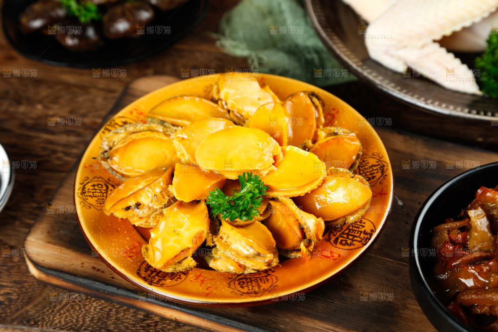 深底上的佛跳墙食材