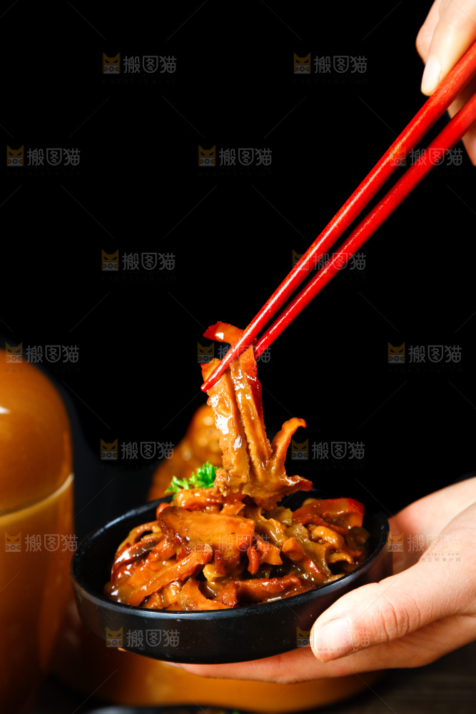 深底上的佛跳墙食材