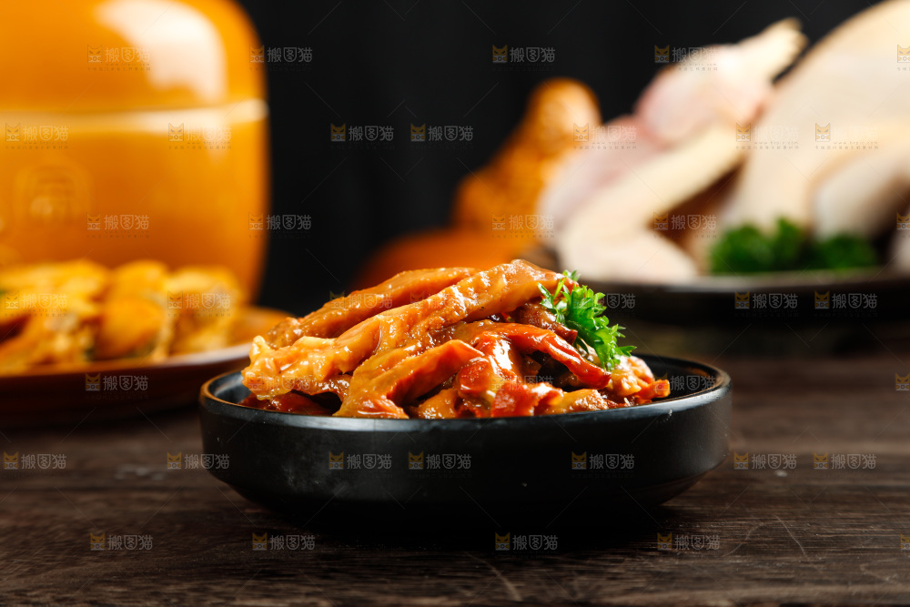 深底上的佛跳墙食材