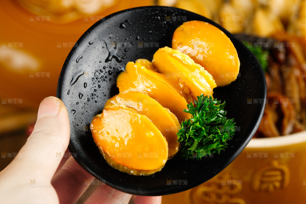 深底上的佛跳墙食材