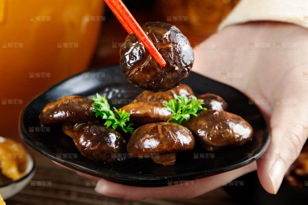 深底上的佛跳墙食材