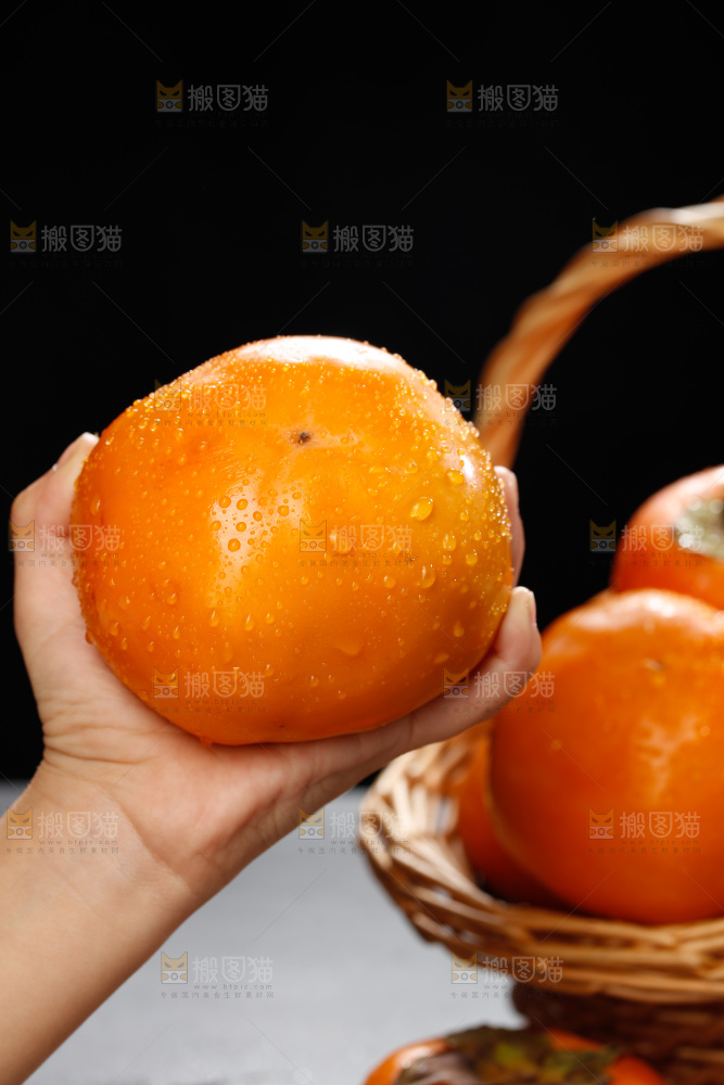 深底上的巧克力脆柿