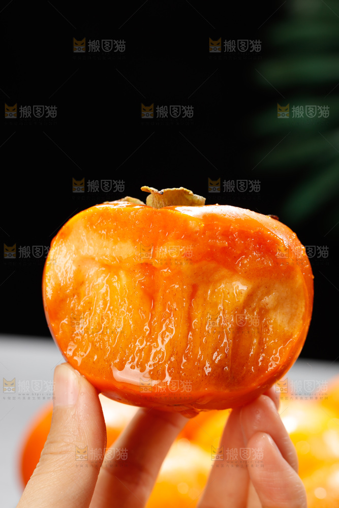 深底上的巧克力脆柿