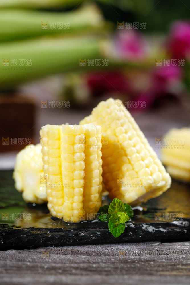 深底上的玉米笋