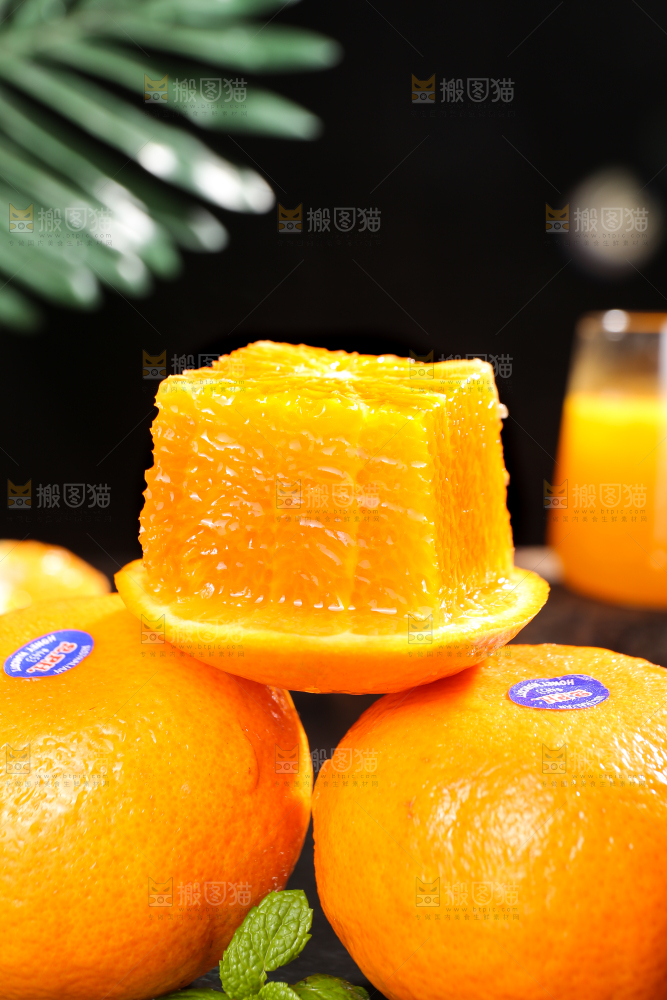 黑底上摆放着的澳柑