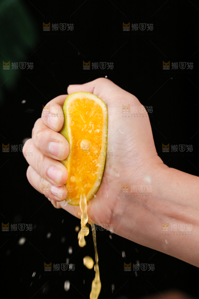深底上放着的冰糖橙