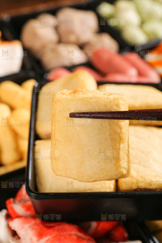深底上的火锅丸子