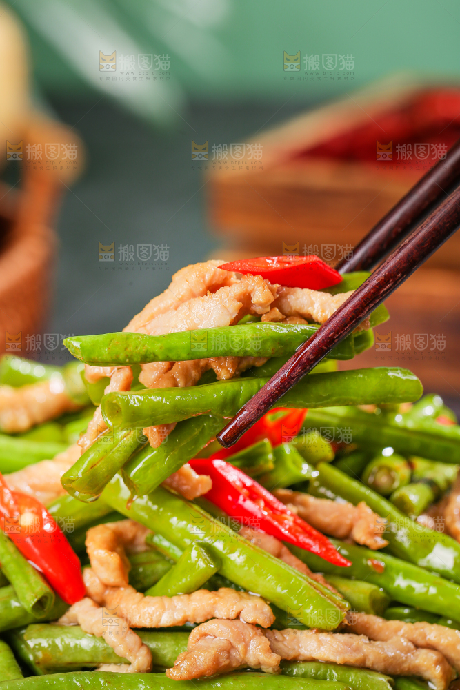 深底上的豇豆炒肉丝