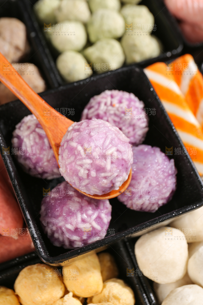 深底上的火锅丸子