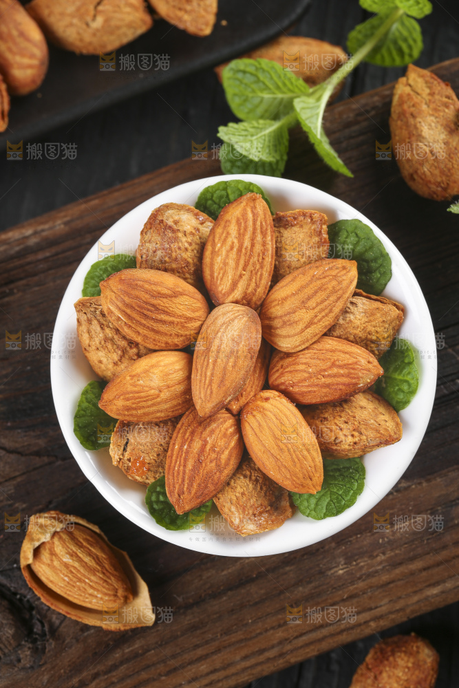 深底上的扁桃仁