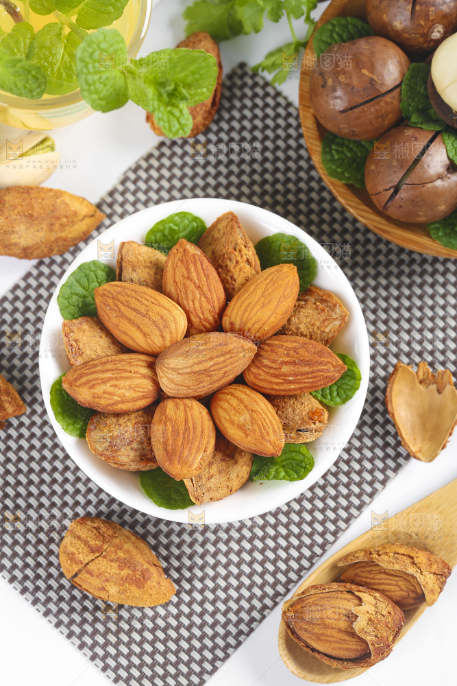 浅底上的巴旦木仁