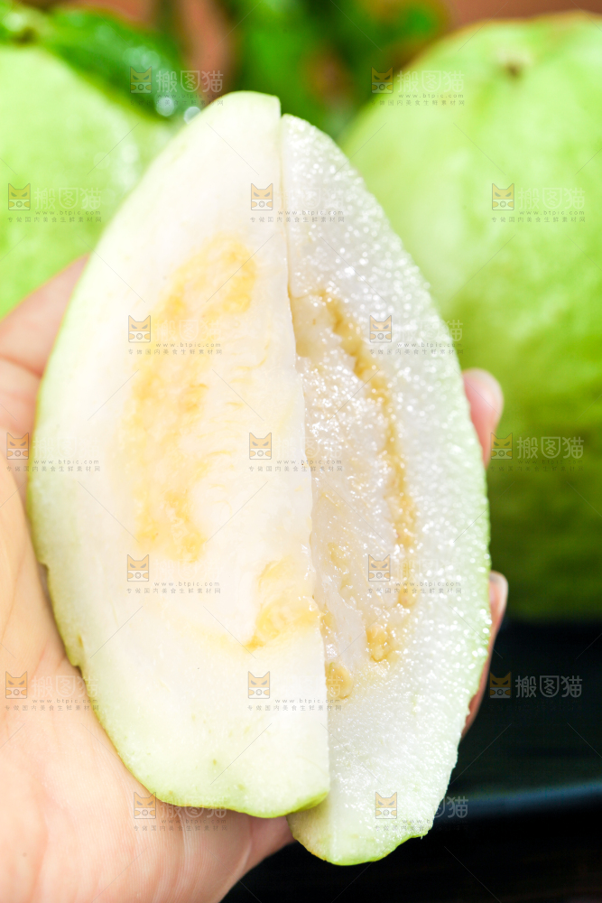 深底上的白心芭乐