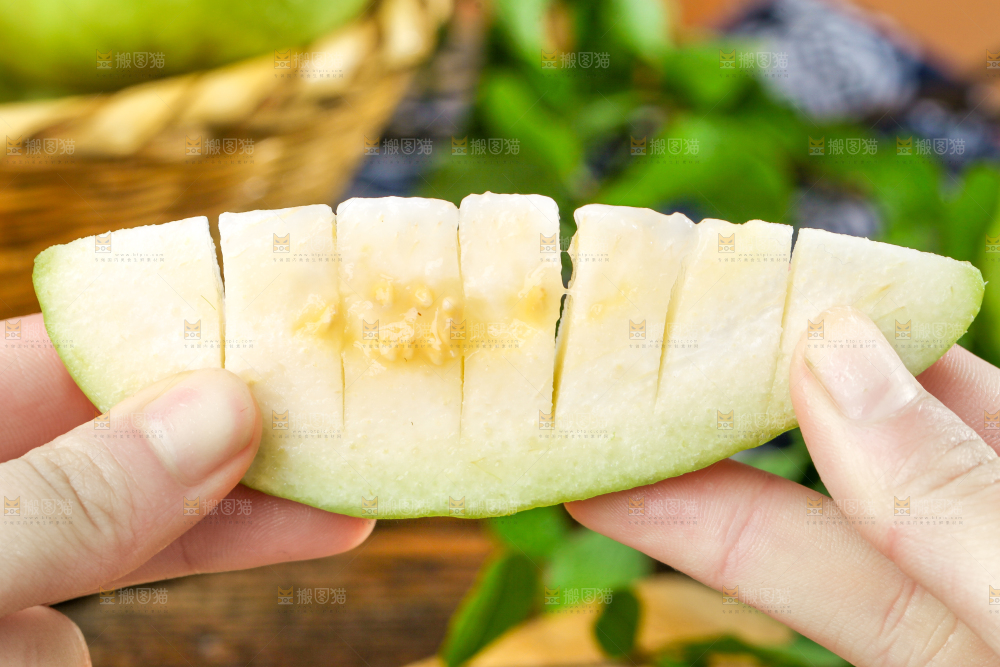深底上的白心芭乐