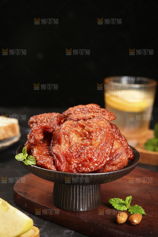深底上的苹果干