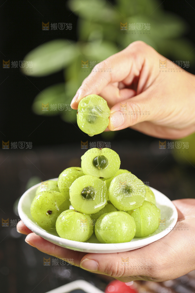 深底上的油甘果