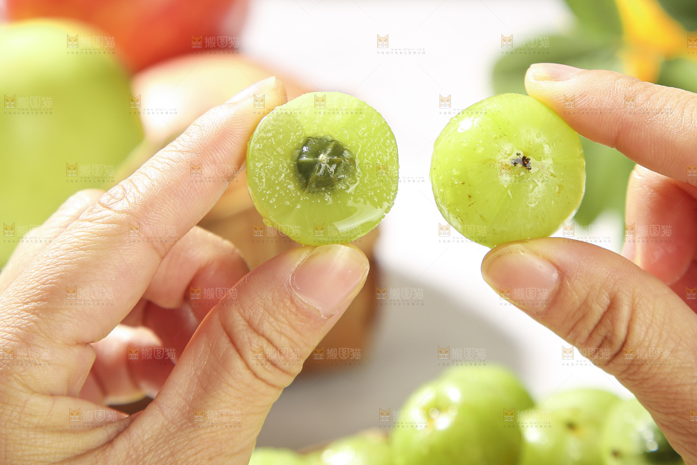 浅底上的油甘果