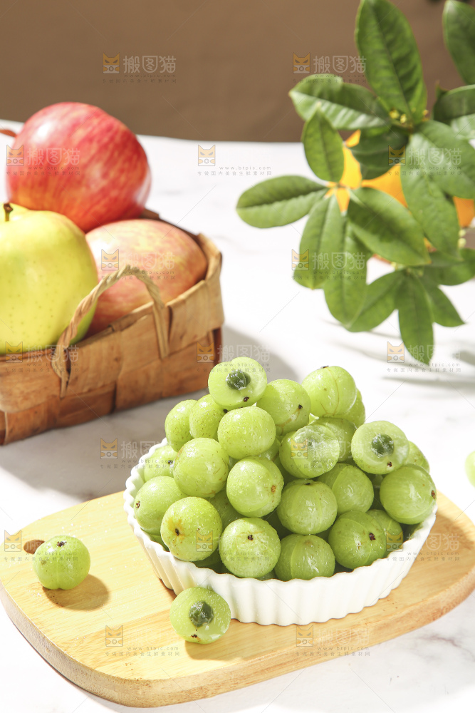 浅底上的油甘果