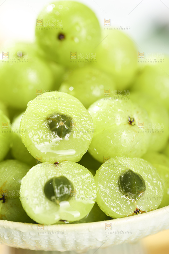 浅底上的油甘果