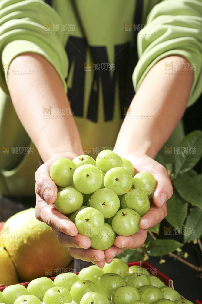 深底上的油甘果