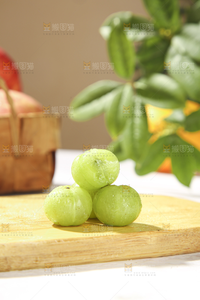 浅底上的油甘果