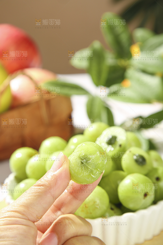 浅底上的油甘果