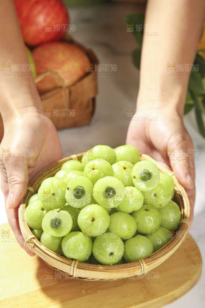 浅底上的油甘果