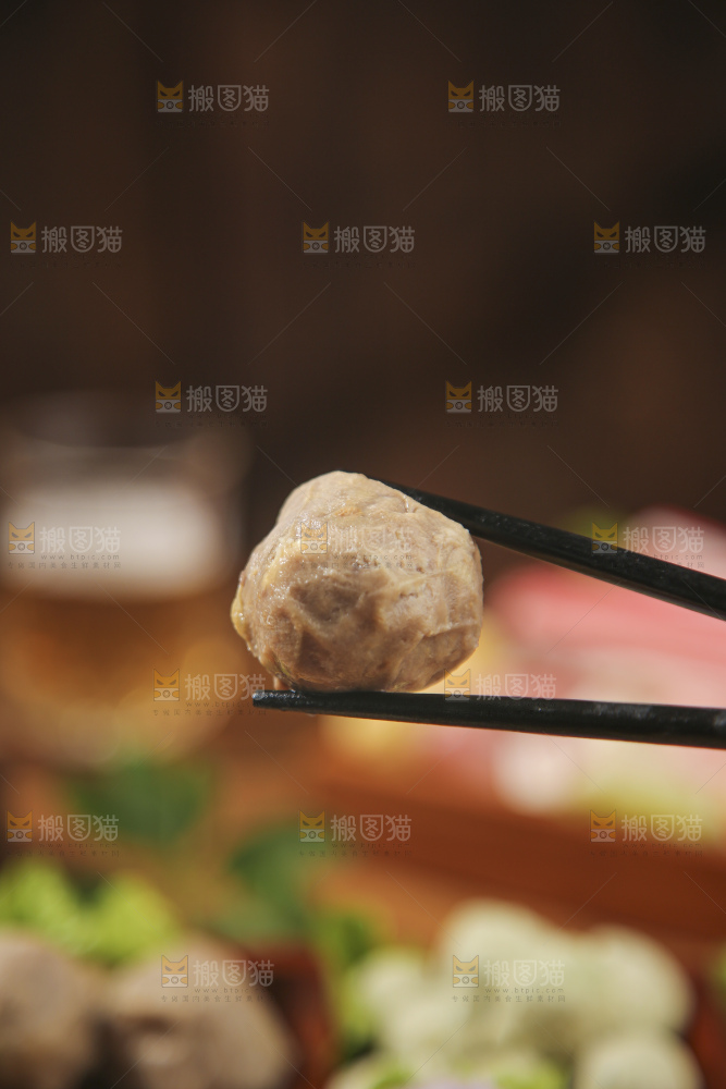 木底上的火锅丸子