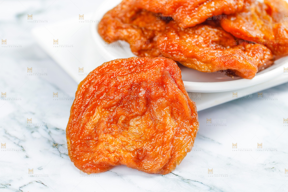 浅底上的苹果干