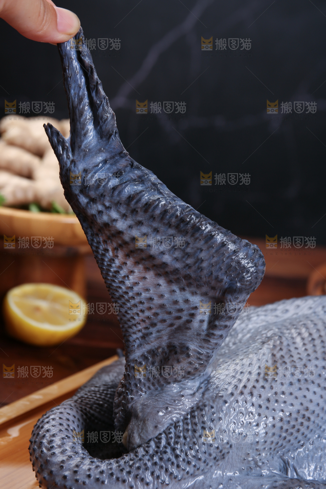 深底上的鲜乌鸡