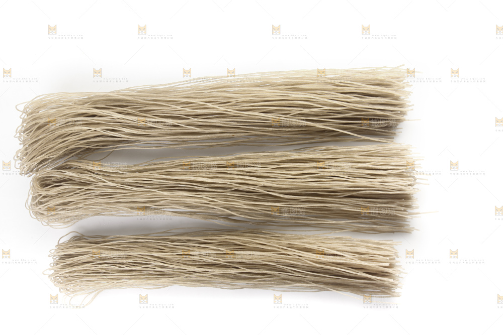 白底上的红薯粉