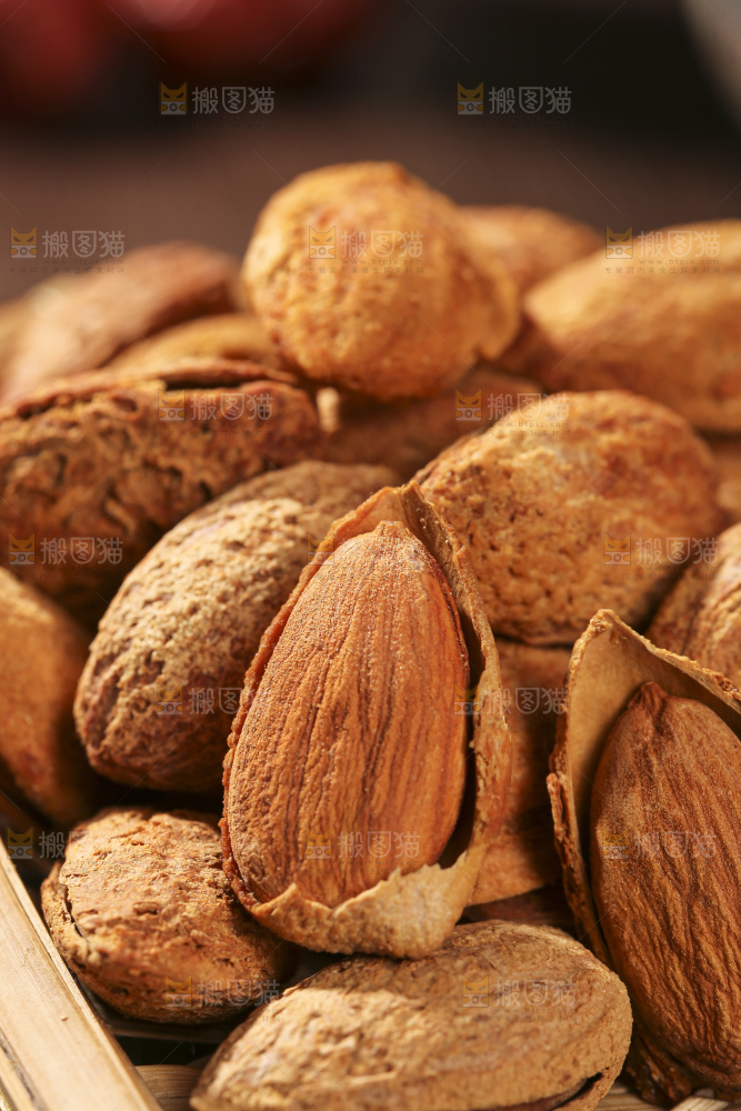 深底上的扁桃仁