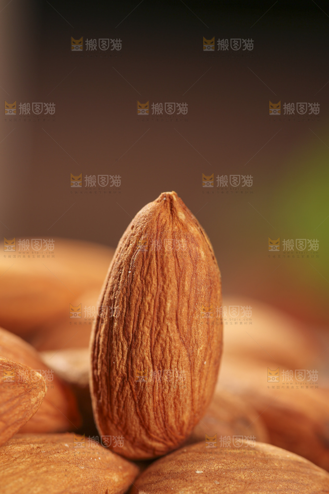 深底上的扁桃仁