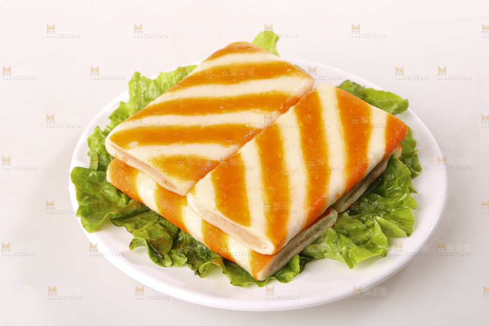 白底上的火锅丸子