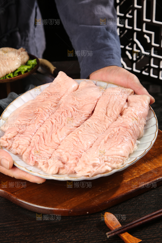 深底上的新鲜猪大肠