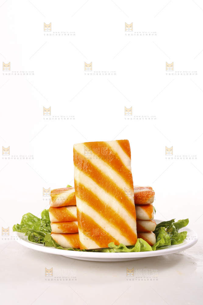 白底上的火锅丸子