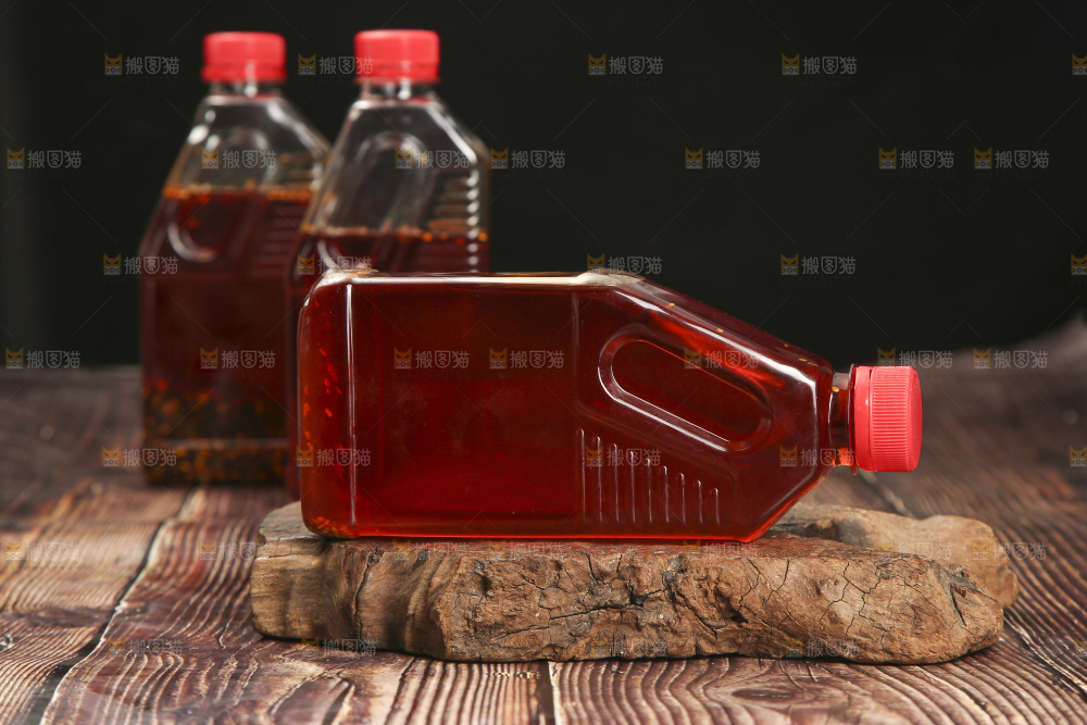 木底上的辣椒油