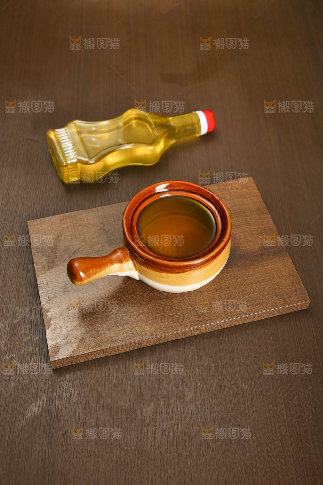 深底上的山茶油