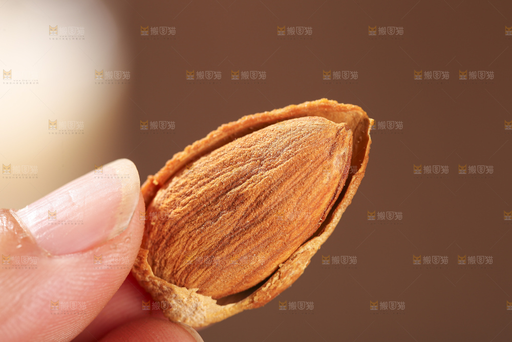 深底上的扁桃仁