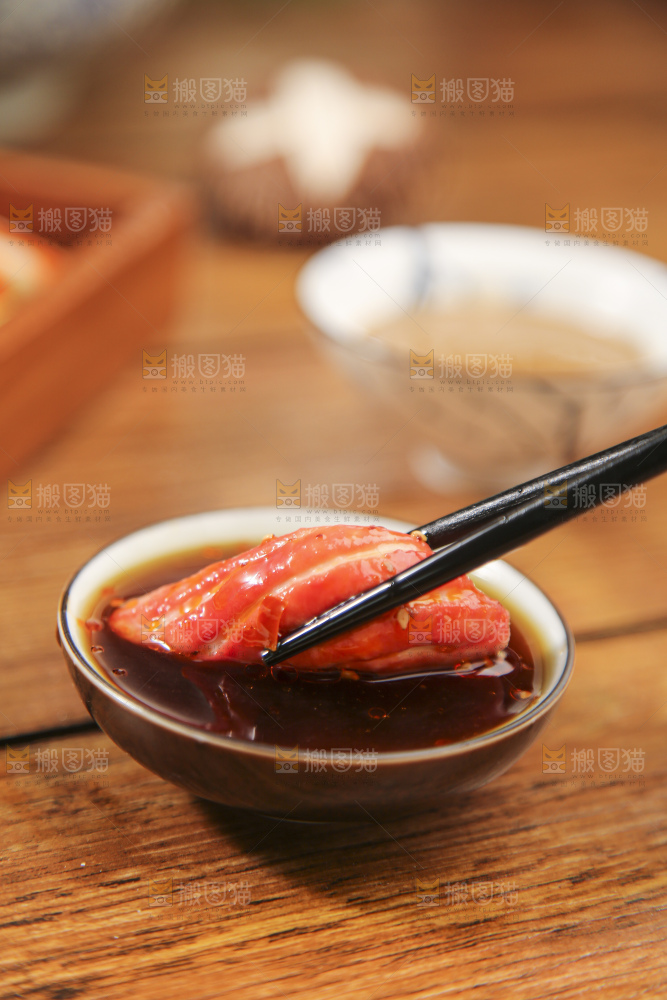 木底上的火锅丸子