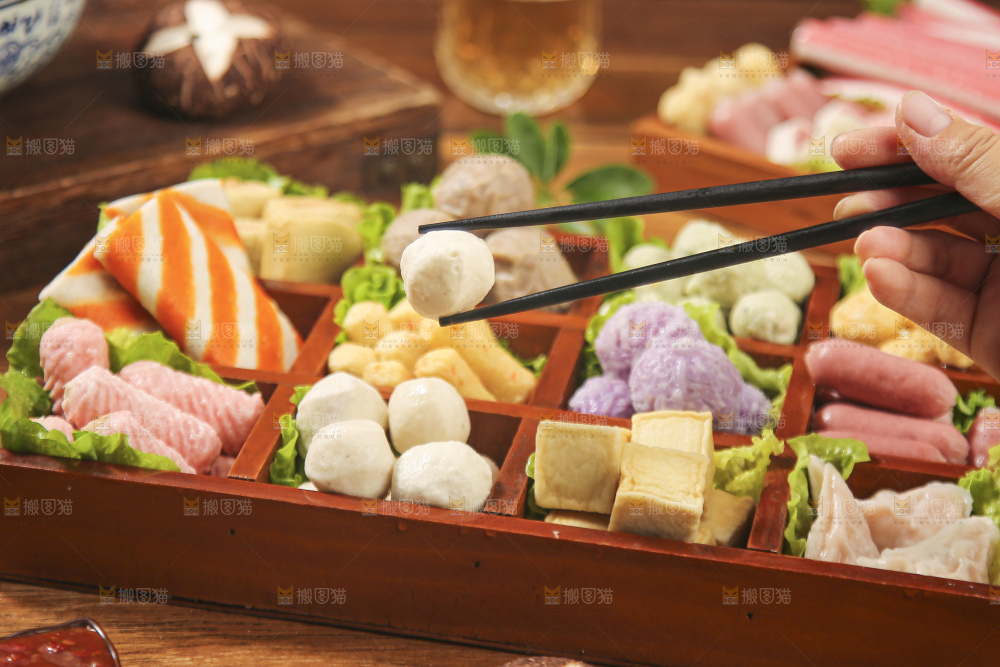 木底上的火锅丸子