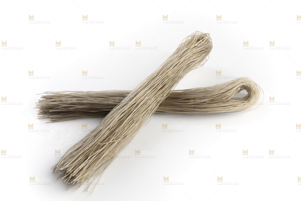 白底上的红薯粉